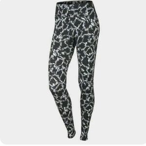 Nike Legend Tight Fit Leggings
